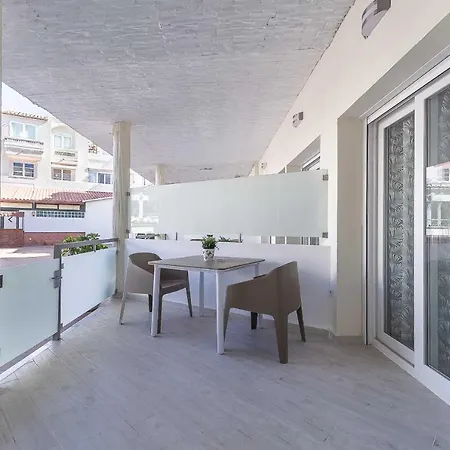 Pueblo Marinero Apt 3 *