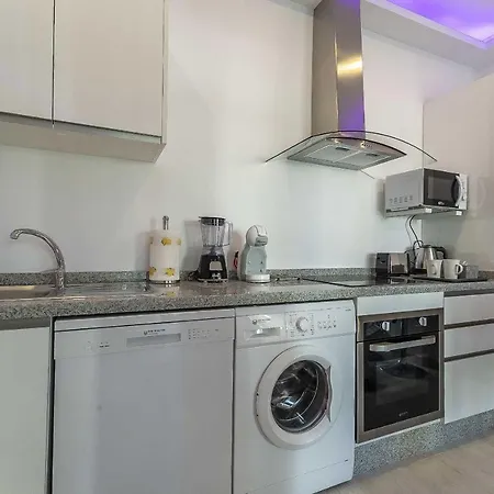 Pueblo Marinero Apt 3 *